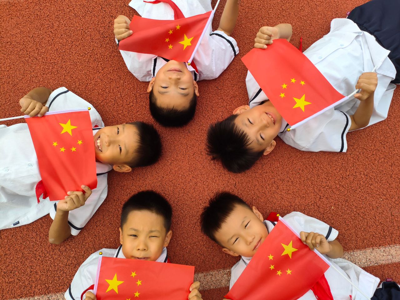 和国旗合影1 (2)